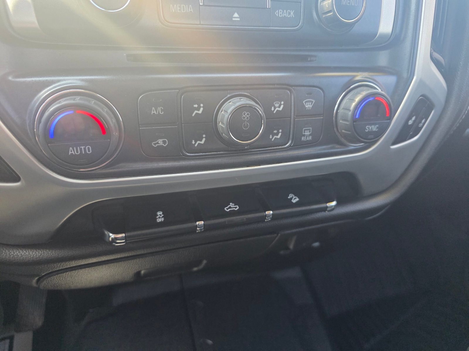 2018 GMC Sierra 1500 SLE - Photo 16