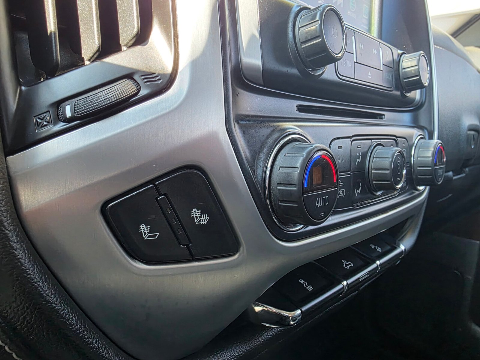 2018 GMC Sierra 1500 SLE - Photo 20